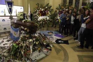 Familiares, amigos y seguidores le dan el último adiós a Gustavo Cerati.