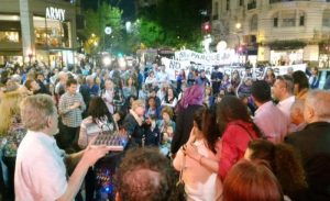 Protesta vecinal en Av. Acoyte y Rivadavia bajo el lema “Sí al Parque Caballito, No al shopping de IRSA”