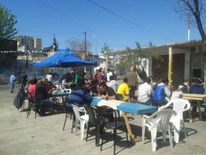 Más de 150 vecinos de Bajo Flores participaron de la campaña.